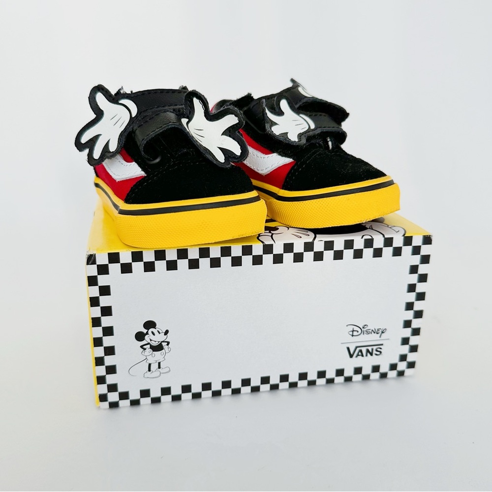 Retired Toddler Vans Old Skool x Disney Mickey Mouse Hugs